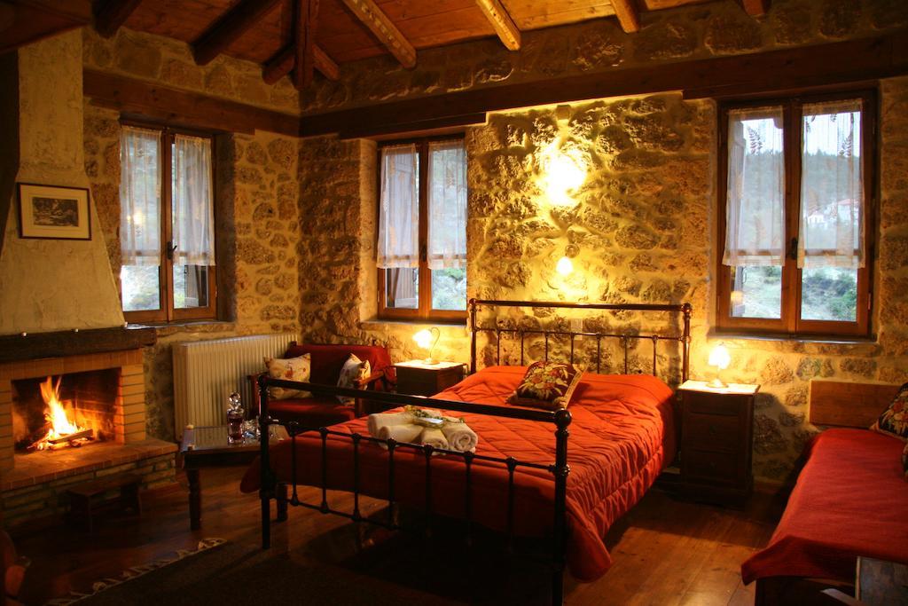 Pigi Tarlampa Hotel Ano Trikala Quarto foto